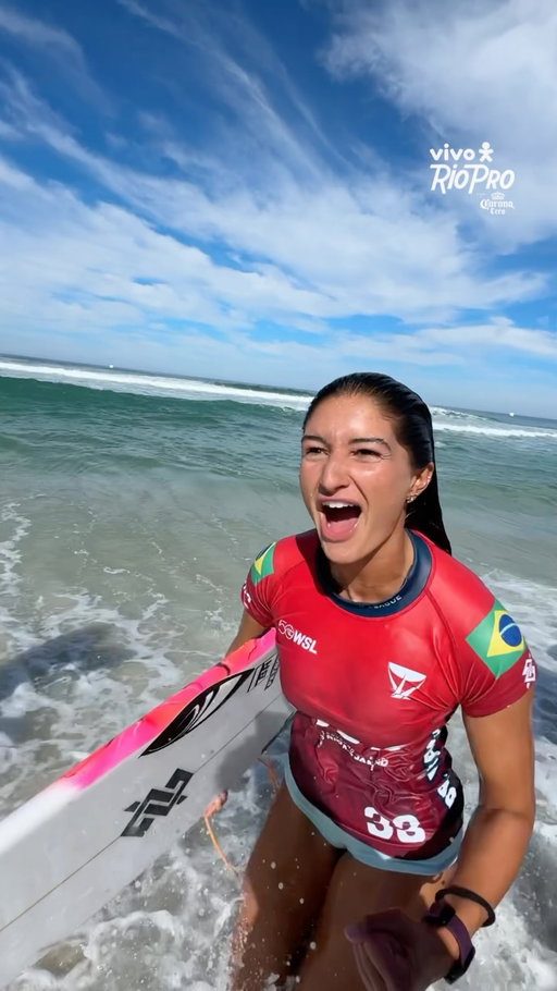 “Vaaaaamooo” 🇧🇷

@luanasilva__ sobrevive o Round 2 e avança para as Quartas de Final!

@vivo #RioPro | @corona