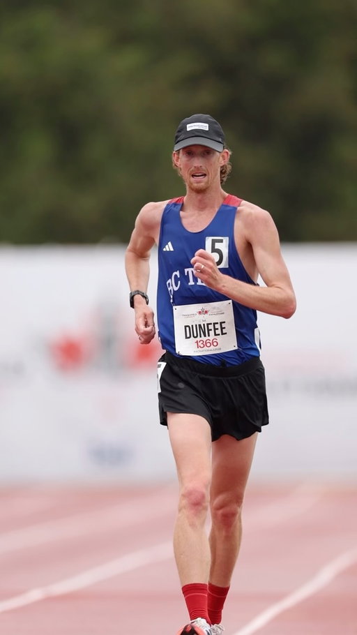 𝗘𝗩𝗔𝗡 𝗗𝗨𝗡𝗙𝗘𝗘 𝗕𝗥𝗘𝗔𝗞𝗦 𝟯𝟬-𝗬𝗘𝗔𝗥-𝗢𝗟𝗗 𝗥𝗘𝗖𝗢𝗥𝗗 🇨🇦🥇

Reigning 35km race walk champion Evan Dunfee returned to the Canadian Championships in dominant fashion, winning the men’s 20,000m race walk title while breaking a 30-year-old Canadian record.

—

𝗘𝗩𝗔𝗡 𝗗𝗨𝗡𝗙𝗘𝗘 𝗕𝗔𝗧 𝗨𝗡 𝗥𝗘𝗖𝗢𝗥𝗗 𝗖𝗔𝗡𝗔𝗗𝗜𝗘𝗡 𝗗𝗘 𝟯𝟬 𝗔𝗡𝗦 🇨🇦🥇

Le champion en titre du 35 km marche, Evan Dunfee, a signé un retour dominant aux Championnats canadiens en remportant le titre du 20 000 m marche et en effaçant un record canadien vieux de 30 ans.
