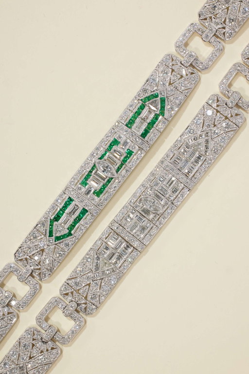 Where vintage glamour meets modern sophistication.

#RoyaldeVersailles #RdV #FineJewellery #DiamondBracelets #Yorkville