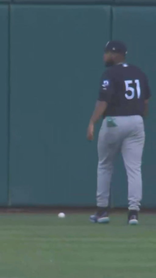 Scranton outfielder stopped playing and allows an inside-the-park walk-off homer

#mlb #baseball #sports