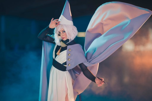 Qifrey on ice ✨🪄🌙

Cosplay: @cutiepiesensei 
Photos: @martinwongphoto 

#CrunchyrollPartner #WitchHatAtelier #Qifrey