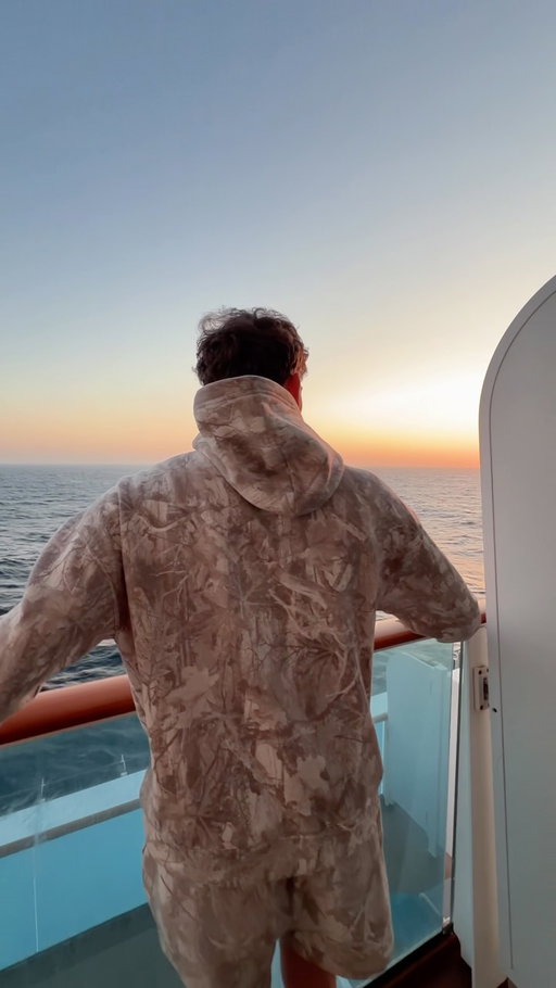The moment reality hits. 🌅🚢

Seven days somehow felt like seven hours.

🌊🌊🌊🌊🌊🌊🌊🌊🌊🌊🌊🌊🌊🌊🌊🌊🌊🌊🌊🌊 
#cruisetok #cruiselife #cruiseship #travel #sunset