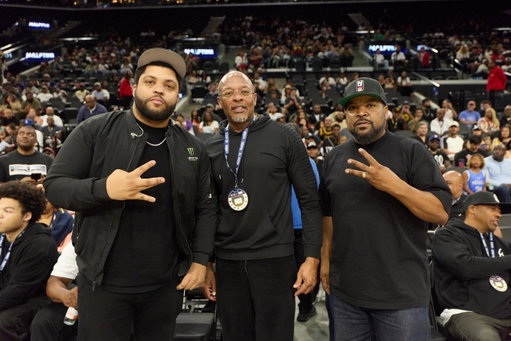 Its a family affair at the @intuitdome live on @cbssports 

📸 @chapmanbaehler
