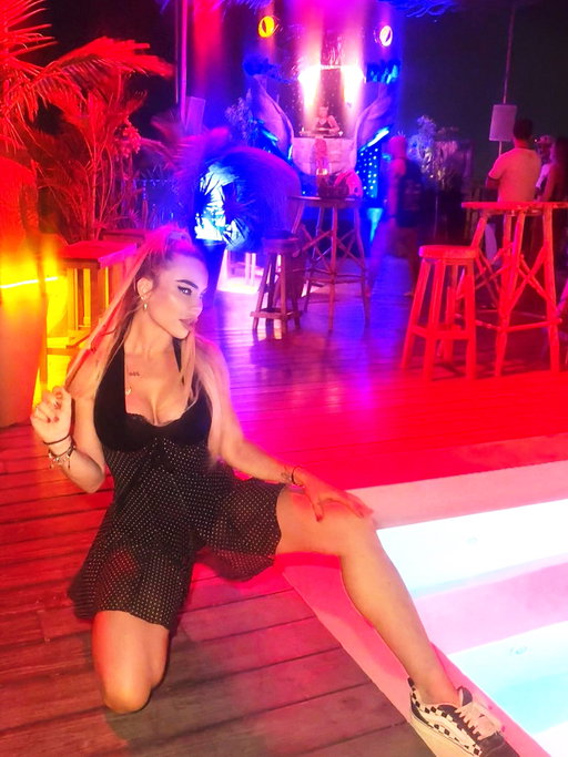 Tulum nights 🌴🎶🎧➡️🦋 with the DJ academy @tulumdjacademy absolutely love learning how to make music with new friends. What a community - so used to competitive markets back home but here the DJ staff all show up to support all the students in their live sets no matter what. It's amazing energy and love and growth. 💖🎶❤️‍🔥