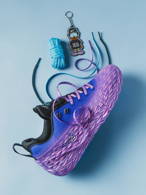 My reflection has a hard time being me! 😮‍💨 @nikebasketball 

Built to celebrate success, culture, and the ones bold enough to stand out. This colorway isn’t about fitting in—it’s about being impossible to ignore.

DEAD SERENE × NIKE Coming Soon

📸 @ad__sneaks