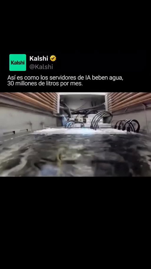 El auge de la IA exige una potencia de cálculo sin precedentes que genera un calor masivo, requiriendo infraestructuras de refrigeración industriales. Aunque existe la refrigeración por inmersión líquida (servidores sumergidos en fluido dieléctrico), la mayoría de los centros de datos usan torres de evaporación tradicionales. Este método consume decenas de millones de litros de agua al mes por instalación para disipar el calor. Ante el crecimiento exponencial de la IA, el mayor desafío de la industria es optimizar la eficiencia térmica y migrar hacia sistemas de refrigeración sin agua.

#kalshi #kalshiespañol