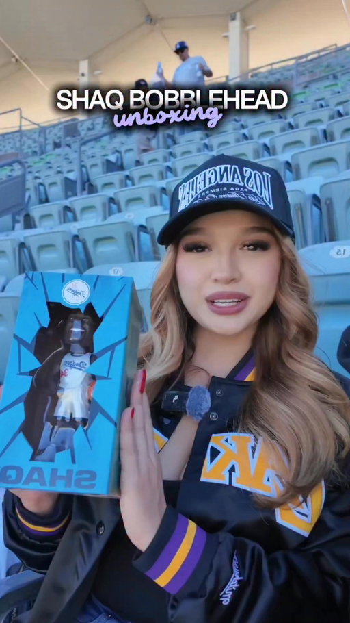 It’s Shaq bobblehead night at Dodger Stadium🔥🔥

Always love to see the crossover with the Lakers and Dodgers. 

@dreaaroo gives her review, what do you think of it? 👀