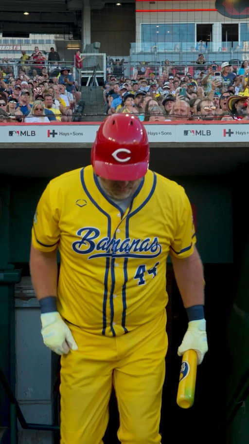 2x All-Star and Cincinnati Reds LEGEND Adam Dunn returned to Great American Ball Park to take an AB for the Nanners 🍌

#bananaball #savannahbananas #mlbnews #cincinnatireds #baseballplayer