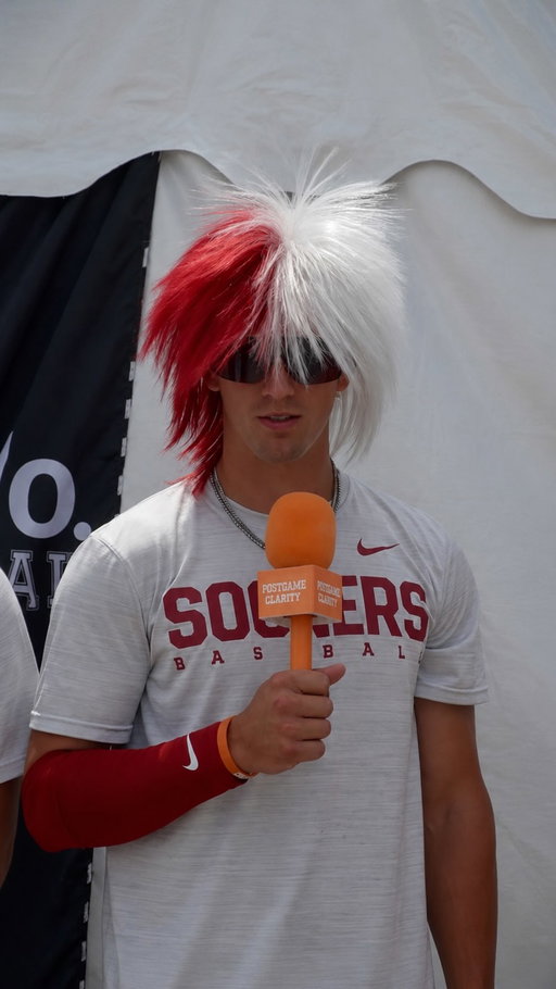 ain’t no love in oklahoma 

#oklahomabaseball #oubaseball #collegeworldseries #roadtoomaha #ncaabaseball 

🟠 hosted by @kianaflory + @emilyyraelynn 🟠