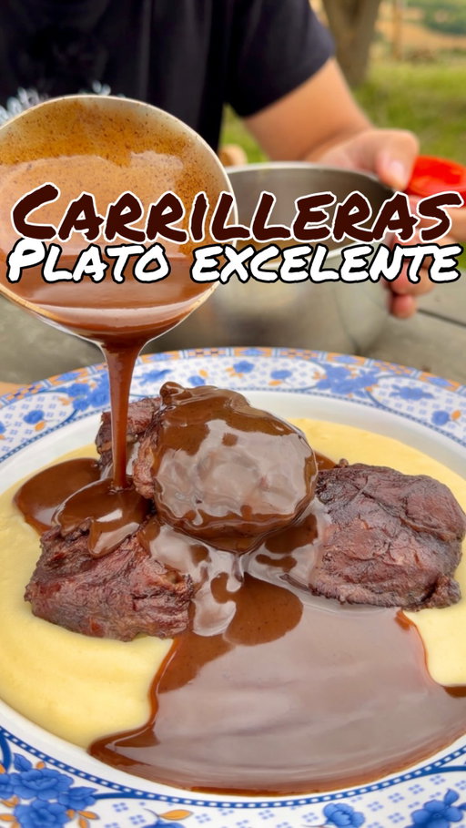 🐷CARRILLERAS🐷
“Plato excelente”

Si seguimos a este ritmo no se si podremos permitírnoslas, pero mientras tanto gozaremos de uno de los mejores platos de nuestra gastronomía.