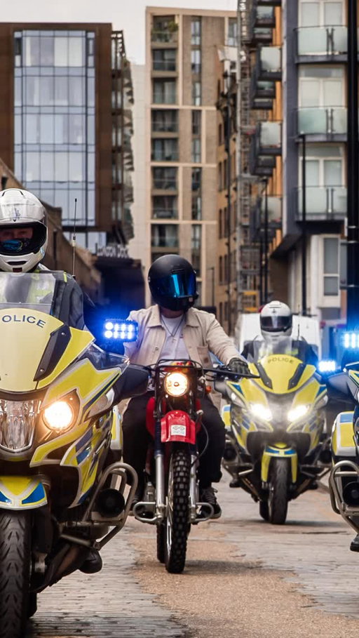 Ride along with the Police. My security 👀🌚

This was for @two_wheels_for_life when I was asked to transport a bike across town to the bike shed show! It was a super fun experience!

Say hi if you see me whizzing around 

Love you x

.

#harveyridesbikes #police #goodvibes #london #gopro
