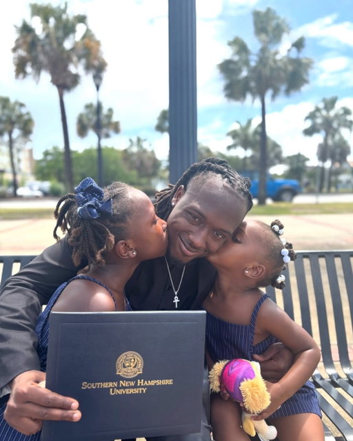 Happy Father’s Day to the dads who are proving that it’s never too late to chase your goals 💙