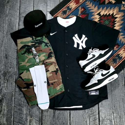 Sunday Outfit 

Headwear & Tee: @supremenewyork
Jersey: @fanatics @yankees
Bottom: @rothco_brand
Kicks: @nike
Socks: @stanceofficial 
Timepiece: @hamiltonwatch

#outfit #outfitgrid #outfitinspiration #outfitoftheday #outfitideas