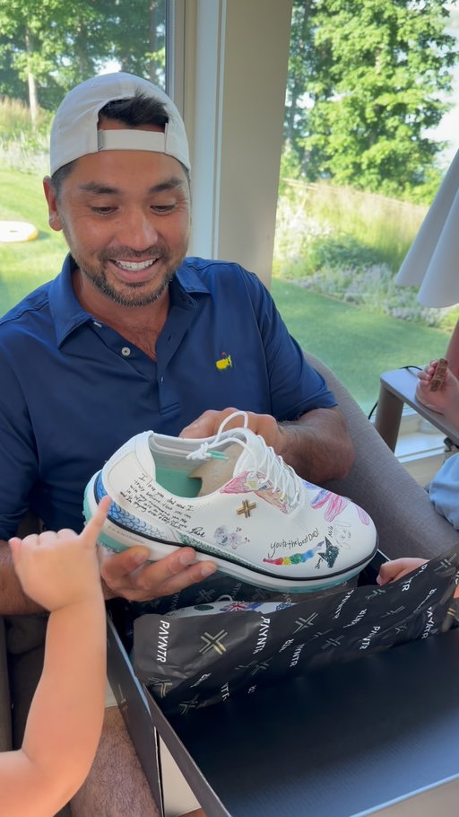 After a tough week, this gift from my kids brought me to tears… Those little notes and drawings mean more than any trophy ever could and being their dad is the greatest privilege of my life. Happy Father’s Day to all the dads out there ❤️