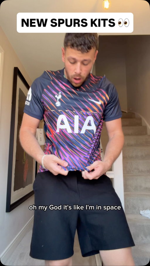 Just a big kid living the dream. Thank you @spursofficial I love you 🤍 #football #premierleague #spurs #tottenham