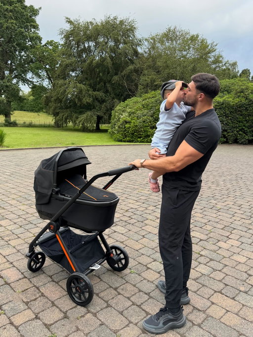 Father’s Day with my team. 👧🏼👶🏼 Only the best from @silvercrossuk AD