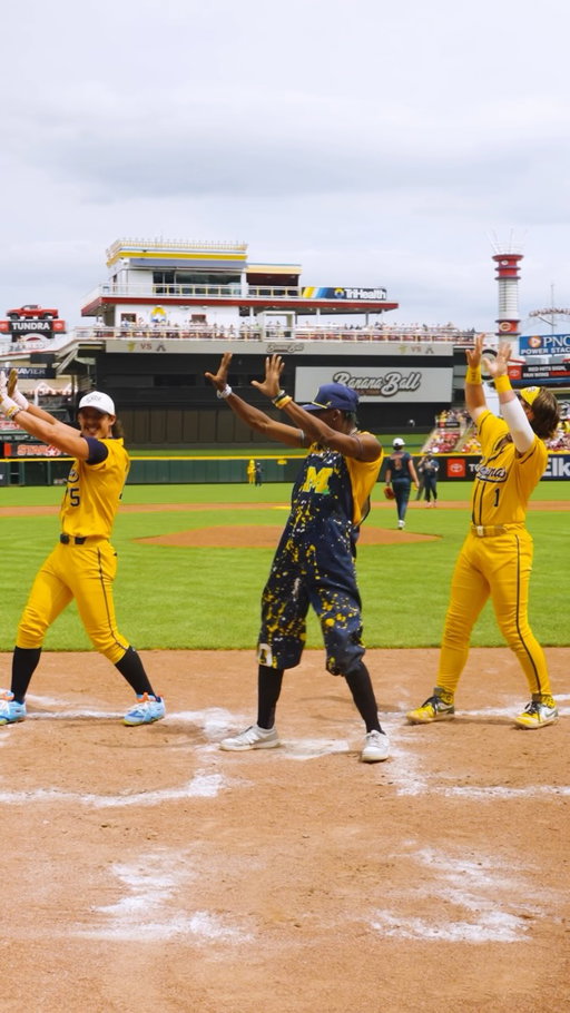 Still waiting patiently for TSITP movie😌

#savannahbananas #bananaball #tsitp #partyintheusa #mileycyrus