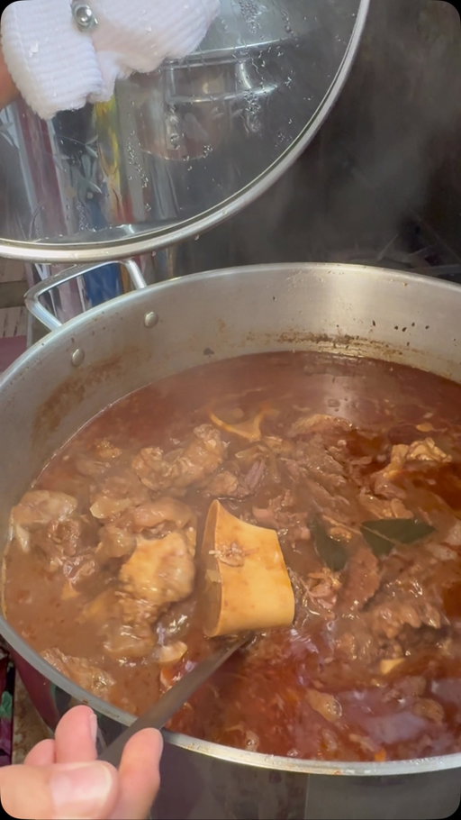 My Mom’s Birria Recipe — Step by Step (estilo Colima) 
(the ingredients in the cuts of meat and spices she used are in the video before this one)
Pots are from @princesshouseinc 
1. Start by peeling all the garlic.
2. Deseed all the chiles.
3. Chop the white onions, purple onions, and tomatoes.
4. Heat a large pot with oil.
5. Add the tomatoes, onions, garlic, and chiles into the hot oil.
6. Add all the spices.
7. Mix everything together, then add water.
8. Let the chile mixture cook down.
9. While that cooks, wash all the meat.
10. Cut the meat into pieces and trim off the fat. Save the fat if you want to make chicharrones later.
11. Once the chile mixture has cooked for a while, add 1 cup of white vinegar and 1 cup of apple cider vinegar.
12. Let everything continue cooking until the chiles are soft and full of flavor.
13. Add the cooked chile mixture and some of the broth into a blender.
14. Blend until smooth.
15. Place all the meat into a large pot.
16. Strain the blended chile sauce over the meat.
17. Do this in layers, making sure all the meat gets covered with sauce.
18. Add salt throughout the process and adjust to taste.
19. Mix everything together really well.
20. Cover the pot.
21. Cook the birria overnight on the stove.
22. The next morning, the birria should be tender, flavorful, and ready to serve.

#birria #recipe #mom #cooking explorepage
