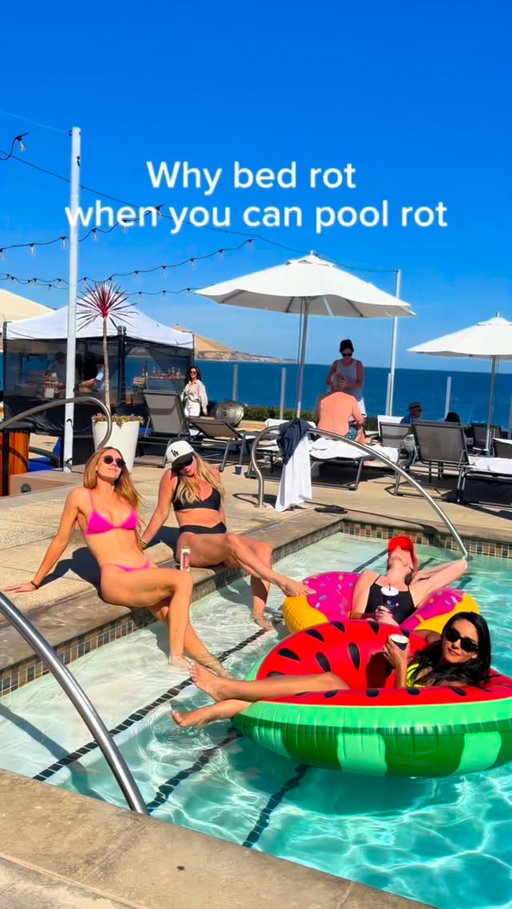 There is only one right answer😉🌞💦

ib: @cococuenco