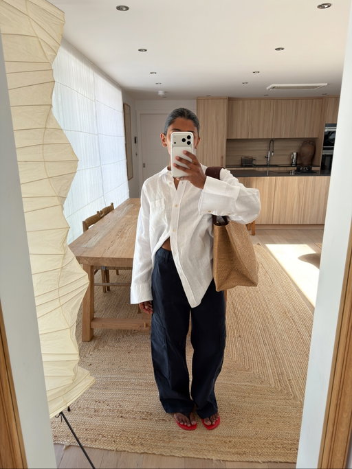 Never underestimate a good pair of navy cargos 🤌🏾 @marksandspencerstyle #mymarks