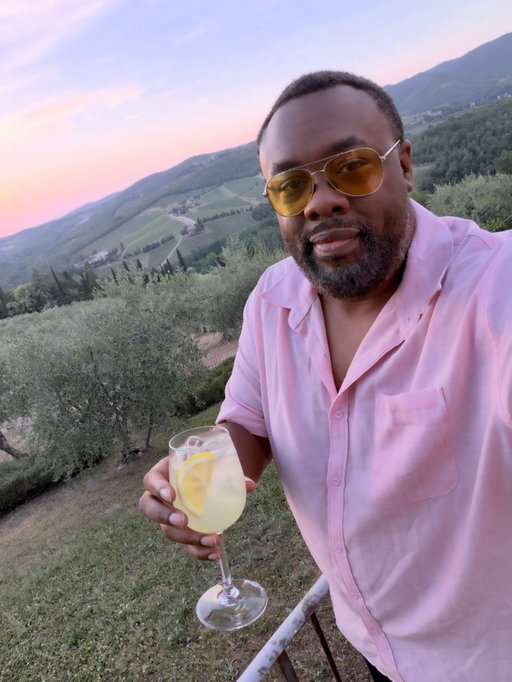 Father’s Day is over, now have a day with Daddy 😎 🤣 Random selfies dump from my recent summer travels to Europe, the beach, theme parks, and just around town. More to come. #selfie #selfies #travel #summer #aura