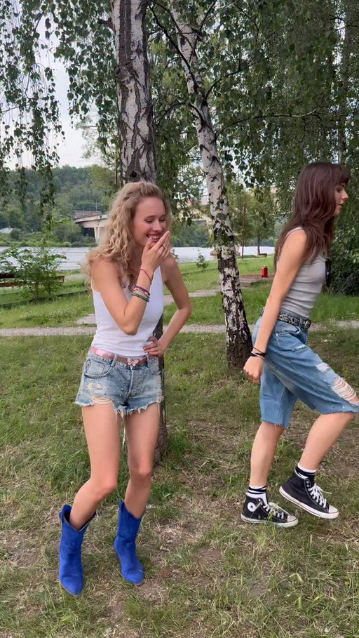 Vraťte se s námi do mladých časů. Nová generační komedie od režiséra série Po čem muži touží nebo Ostrov vypráví příběh o přátelství, rodině, dospělosti a o tom, že žádná generace to nemá tak jednoduché, jak si ta druhá myslí. Po čem holky touží přichází do kin v roce 2027. 🎬

🎶: teenage dirtbag