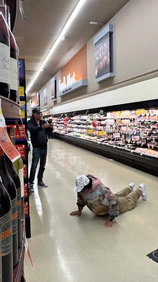 did i take it too far chat!? 
.
.
@smackinsunflowerseeds 
.
.
#comedy #explore #explorepage #viral #prank