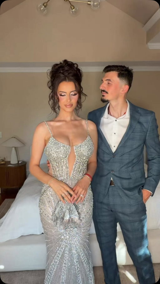 Wedding guest ready ✨ 
Hair. & makeup @ernest.mua 
Dress @norasbridalboutiqueny
Mindil @sbg_designs