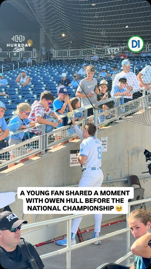 A young fan was praying for Owen Hull before North Carolina faces Oklahoma in the national championship in Omaha. 🥹