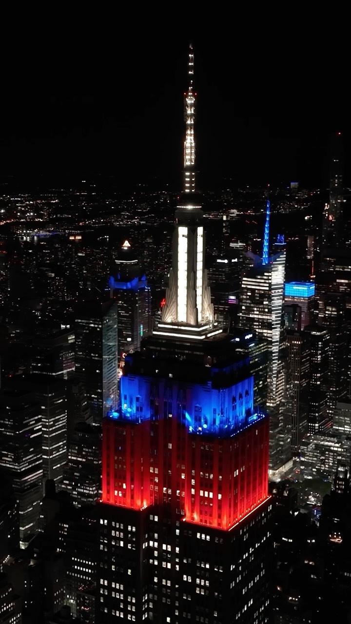 Norway wins. 3-2. 🇳🇴 Red, blue, and white light up the New York City skyline from the Empire State Building Observation Deck tonight in celebration of the Norwegian national team.

Comment LIGHTS and we’ll send you a link to see the lights live.

Text CONNECT to 274-16 for real-time lighting alerts.