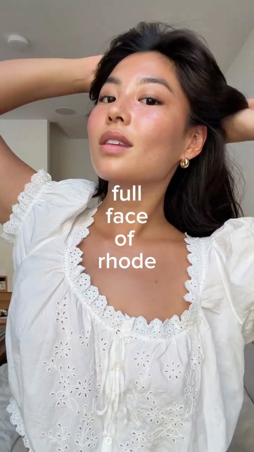 everyday glow courtesy of @rhode ,details below 🪄

glazing milk in pearly warm bronze 
pocket bronzer in sunbed
pocket blush in tanline
lip shape in squeeze 
lip tint in macadamia butter

#rhode #rhodebronzer #rhodesummer #sunkissedmakeup #summermakeup