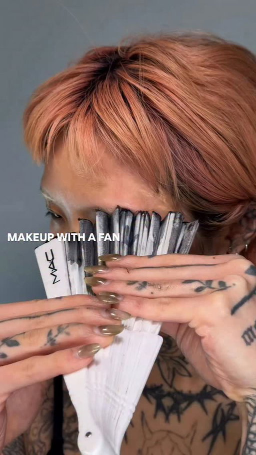 Makeup doesn’t have any rules!!!! Have fun!!!! Try something new!!!! It doesn’t matter because you can wash it off and try again later 🙂‍↕️ 
•
#creativemakeup #editorialmakeup #eyelinertutorial #graphicliner