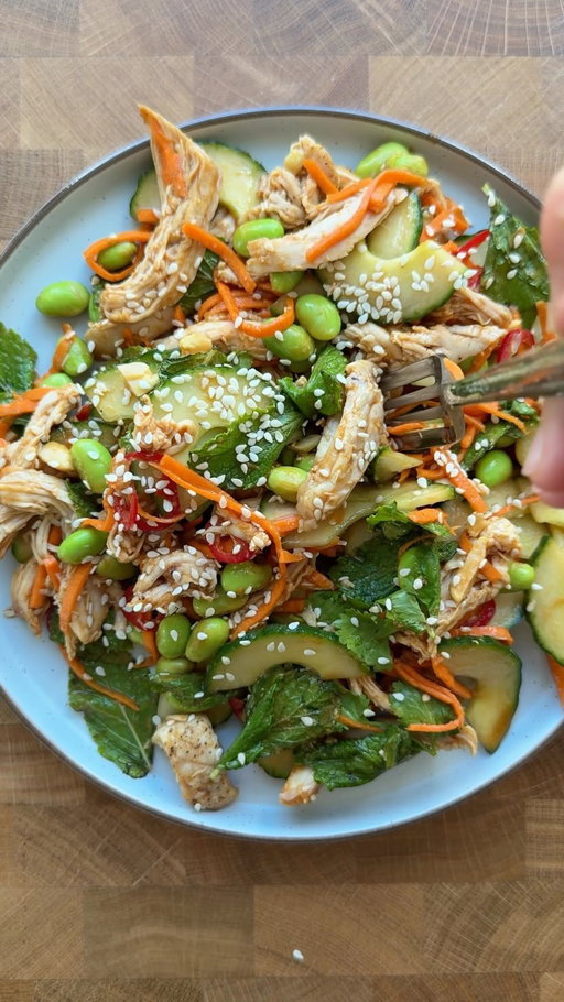 PEANUTTY CHICKEN SALAD

I think we can all agree it’s WAY TOO HOT TO COOK rn 🤠 So you’ll find me making this speedy no-cook salad, which comes together in minutes, and is so zesty and delish. And yes, it packs 50g protein, plus lots of fibre too. Winnnnnnn

Serves 1.
For the dressing:
▫️1 tbsp soy sauce
▫️1 tsp garlic + ginger paste (lazy hack, use fresh if you like)
▫️1 tsp sriracha
▫️15g peanut butter
▫️juice of 1/2 large lime, or 1 small

For the salad:
▫️1 small carrot, julienned
▫️approx. 10cm cucumber, cored and finely sliced
▫️handful of mint leaves
▫️handful of coriander leaves 
▫️75g frozen edamame, thawed
▫️1/2 red chilli, sliced
▫️1 cooked chicken breast, shredded*
▫️approx. 8g toasted peanuts, roughly chopped
▫️1 tsp sesame seeds

*I had no leftover chicken, so quickly butterflied the raw breast and popped it in the air fryer for 10 mins before shredding (pan-frying would work too). Then prepped the salad bits and made the dressing in the meantime. Use tofu for a veggie / vegan option!

ENJOY! #nocookingrequired #saladbowl #highproteindinner #heatwavefood