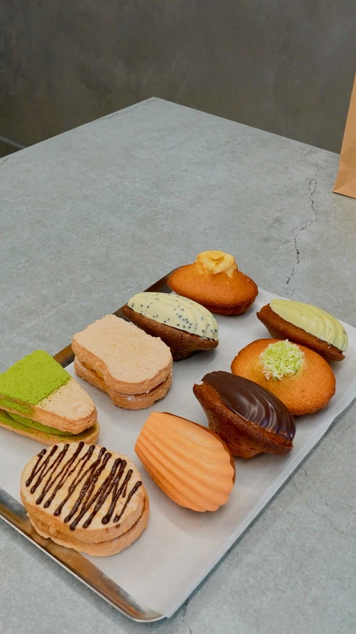 📍Drizzle (7637 SE 27th St, Mercer Island, WA 98040)

What’s inside the box:
- Black sesame madeleine
- Matcha coconut madeleine
- Choco Oreo madeleine
- Banana cream madeleine
- Pistachio strawberry madeleine
- Carrot blossom madeleine
- Banana chocolate dacquoise 
- Bacon and cheese dacquoise
- Matcha strawberry dacquoise