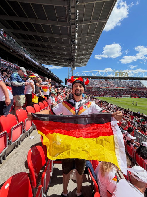 Became a 🇩🇪 and 🇵🇦 fan for a week! Once in a lifetime experience and can’t wait to watch the rest of the matches cheering on 🇨🇦!! 

#fifaworldcup #deutschland #panama #football