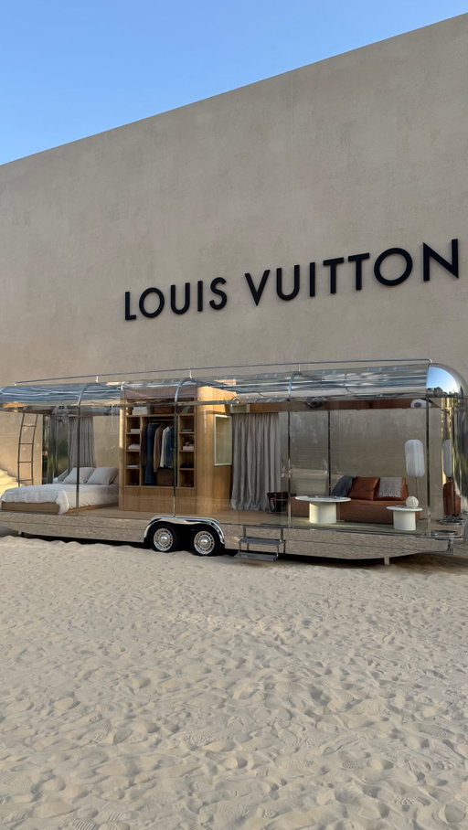 @pharrell made a whole beach for @louisvuitton SS27 ☀️

Video: Hypebeast