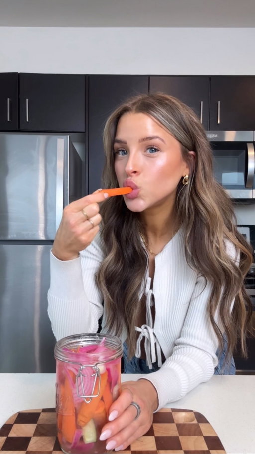 I’m tellingggg you guys!! Batching a jar of pickled veggies / onions for the week is the best way to make any meal 172627x better ;) and back to basics — making them at home couldn’t be easier, there’s not a crap ton of sugar, no preservatives, & you can use whatever veg you like! 

💗 Comment LINK & I’II message you the recipe or head to the link in my bio & find it on danishealthyeats.com! 

Send to a 🥒 pickle lovinnnn friend & follow @danishealthyeats for more healthy recipes! 🥹🤍

#pickledveggies #pickledonions #marinatedonions...