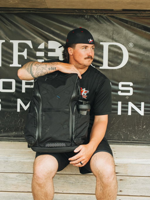 From supplements to gear, this bag has a spot for everything. @dvrge.co