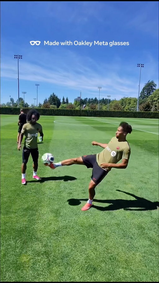 POV: you’re #CANMNT star Moïse Bombito during 2-touch 😎

POV : tu es la star du #CANMNT Moïse Bombito pendant un exercice à 2 touches 😎

#OakleyMetaPartner