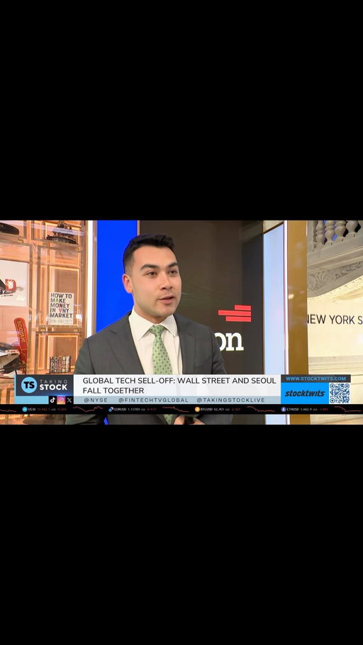 The AI trade is on sale and investors are rushing into boring stocks like Walmart, Coca-Cola and Procter & Gamble.

Every healthy bull market sees rotations like this. Ignore anyone who calls the sell off a top signal. 

I discussed with @jd_durkin at @nyse.
