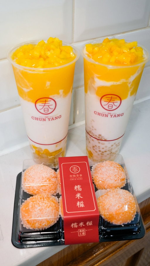 If you love mangos, you have to try the drinks at Chun Yang Tea and especially their yummy mango mochi treats! 🥭 #mango #nycdrinks #nycdesserts #nycdessert #nycsweets