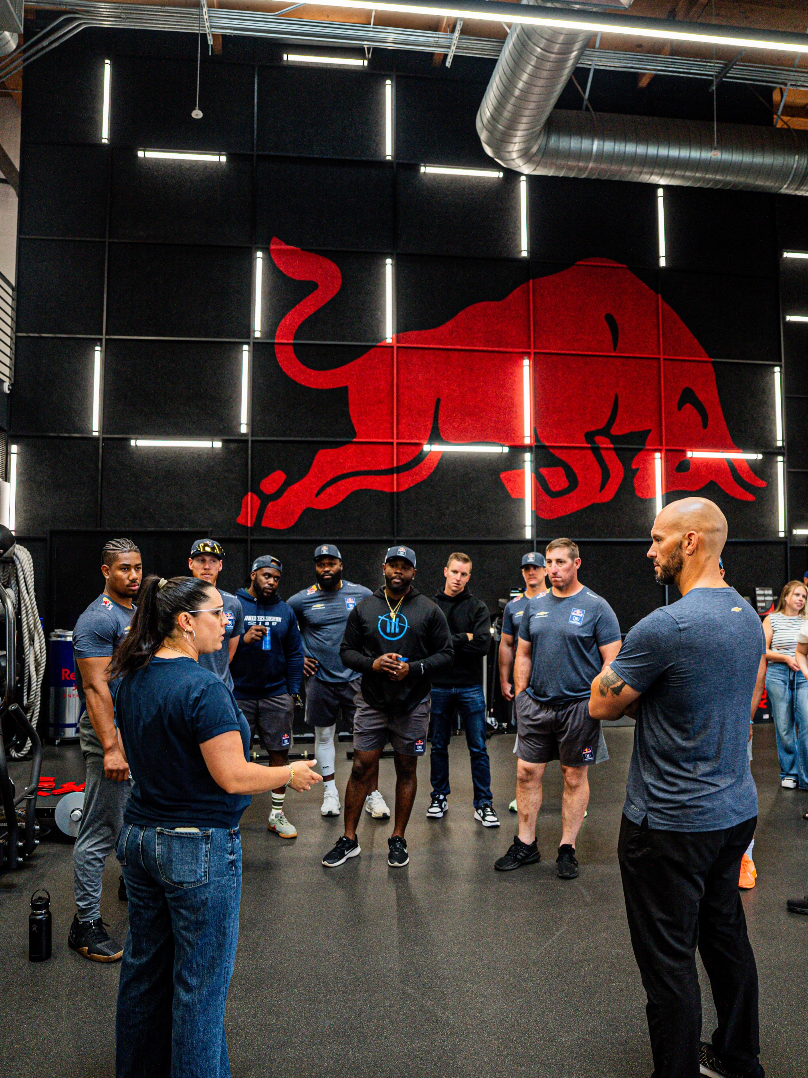 Putting in some work out west 💪

The 88 and 97 pit crews stopped by the Red Bull Athlete Performance Center to work out in the state of the art facility.