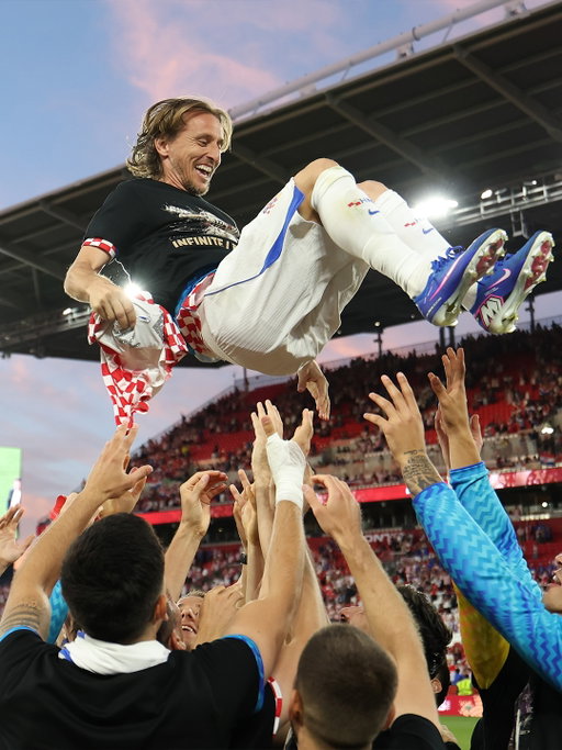 That’s now 200 Croatia appearances for Luka Modrić 🎊

#FIFAWorldCup
