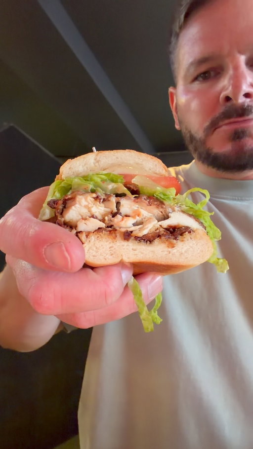 Hudson Golf food is elite! @hudsongolf #husbandsofinstagram #dadsofinstagram #foodreview #chickensandwich #hoboken