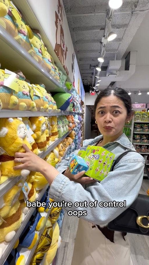 🍎 Unboxing happiness in NYC! ✨ Not only did we visit the Time Square MINISO store, but we also checked out the amazing MINISO YOYO Art Exhibition at Grand Central Station! 🗽 Look at that 13-meter giant inflatable YOYO! 🥹
We might have gone a little out of control with the blind boxes... But hey, who can resist Toy Story and Hello Kitty? 🫣 Run to the Manhattan location to get your exclusive tote bag before it’s gone! 🛍️✨
Tag your shopping bestie below! 👇
@miniso.official 
#MINISO #MINISOYOYO #minisoyoyoartexhibition #YOYOnewyork #lifewithYOYO