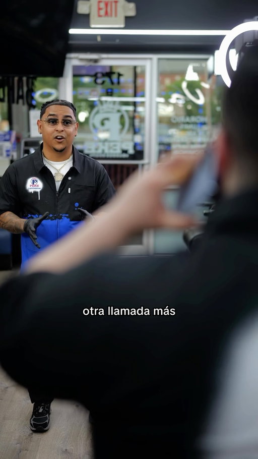 📞 Otra llamada… otro mensaje… otra cita apuntada en cualquier lado.

Yo también estaba así hasta que conocí Booksy. 💈📲

Ahora mis citas se reservan solas, mis clientes reciben recordatorios y yo puedo enfocarme en lo que realmente importa: hacer buenos cortes y brindar una mejor experiencia.

Menos estrés. Más organización. Más tiempo para crecer. 🚀

Si eres barbero y todavía manejas tu agenda a mano, dale una oportunidad a Booksy.

#Booksy #BarberLife #PekeBarbershop #ElMejorDelPlaneta #BarberBusiness BarberShop AgendaDigital Barbero