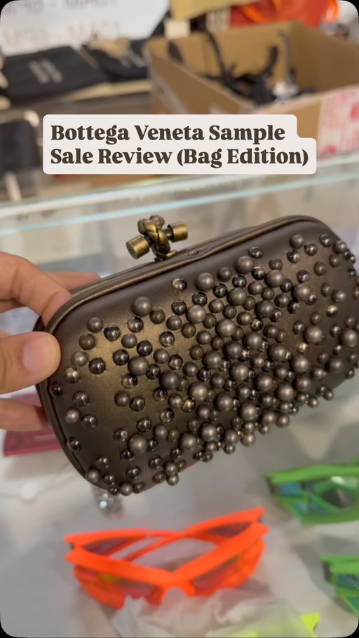 Bottega Sample Sale at @wefashion_samplesale - Bag edition 👜

📍15 East 37th St, New York 
🗓️ June 23rd - June 29th
💼 Lots of styles all 70% off retail 
👛 They have some back stock so definitely check it out to see what they bring out

#WeFashion #nycsamplesale #bottegaveneta #samplesales #nycshopping