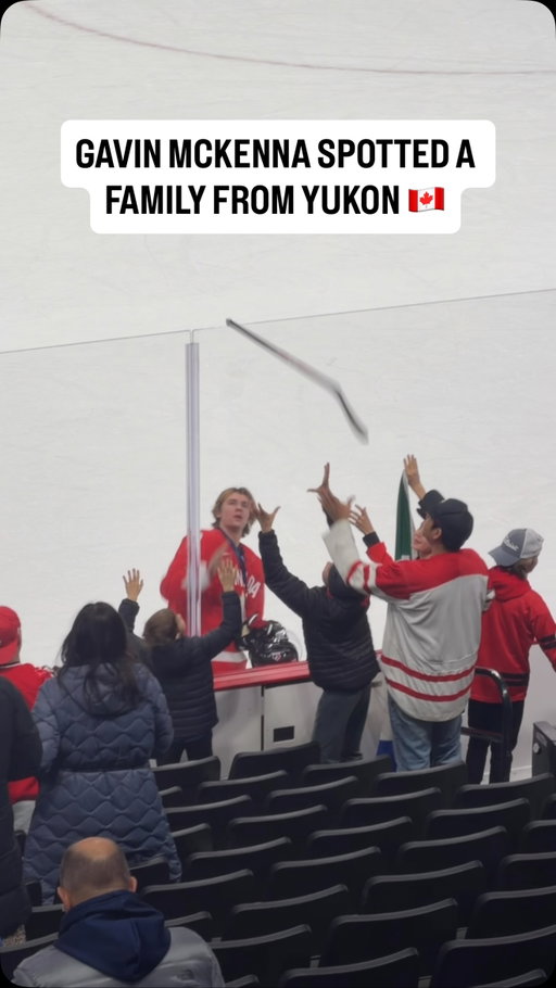 When Gavin McKenna saw a fan from his home territory, he made sure they went home with a stick 🥹👏