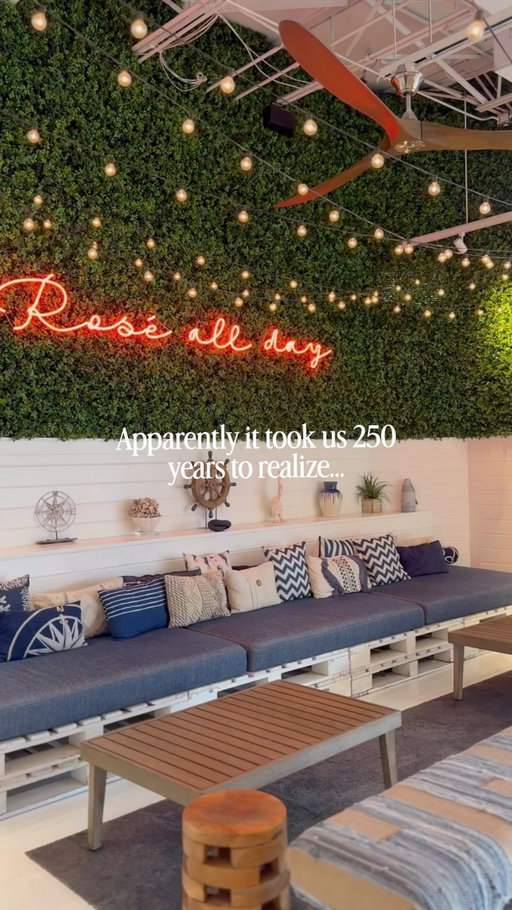 POV: you experience the true meaning of the American dream. 

Bottomless mimosas, rosé and $2.50 oysters await. July 3-5. Need we say more?

Skip the grill and grab a seat via TheHamptonSocial.com. 

#fourthofjulyplans #independencedayplans #fourthofjulychicago