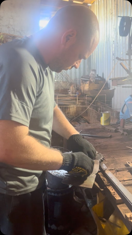 Ukraines finest production line 🫡 

Help support blacksmiths like us to make staples for the Ukrainian military 🇺🇦🪖

🏴󠁧󠁢󠁷󠁬󠁳󠁿🇺🇦🏴‍☠️⚒️

#Reels #Blacksmith #Forging #Workshop #Ukraine